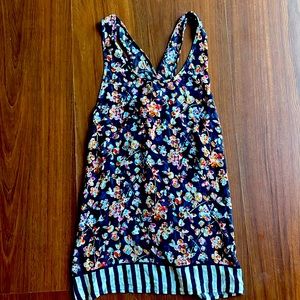Vera Bradley top